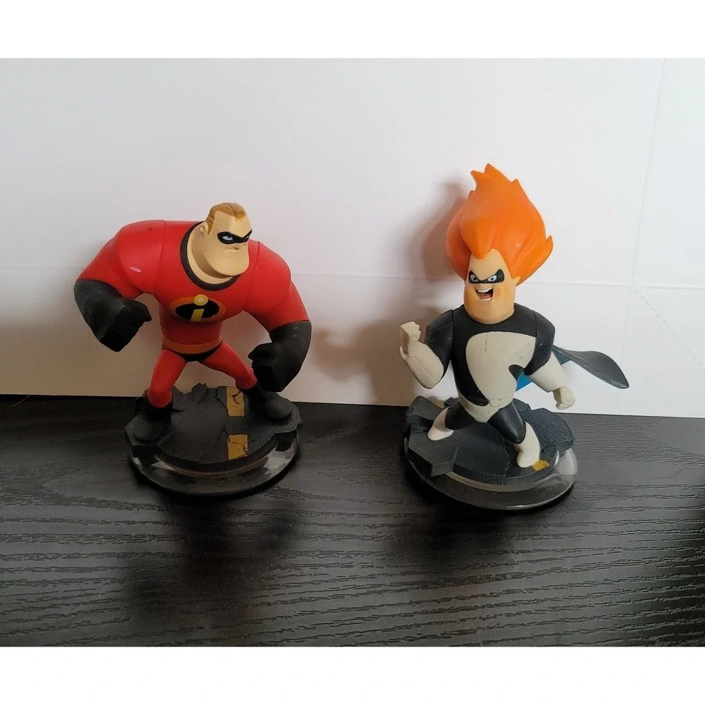 Disney‎ Infinity 2.0 Bundle Xbox 360 Game, Base, Figures, Power Discs